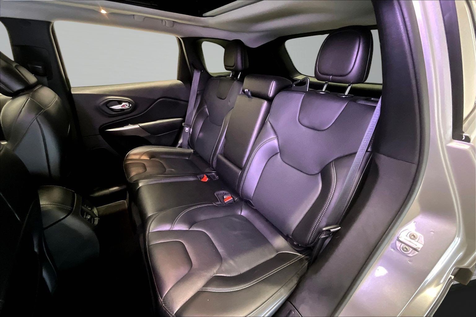 Used 2021 Jeep Cherokee Latitude Lux w/ Sun & Sound Group FWD image 22