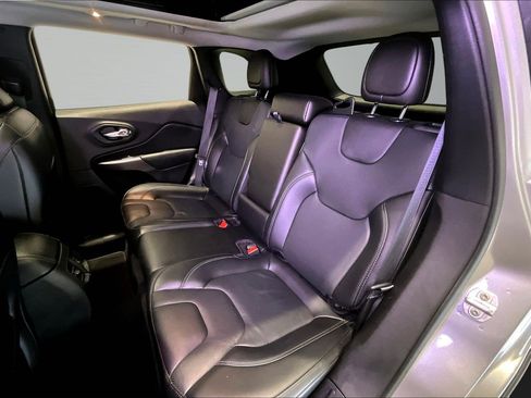 Used 2021 Jeep Cherokee Latitude Lux w/ Sun & Sound Group FWD image 22