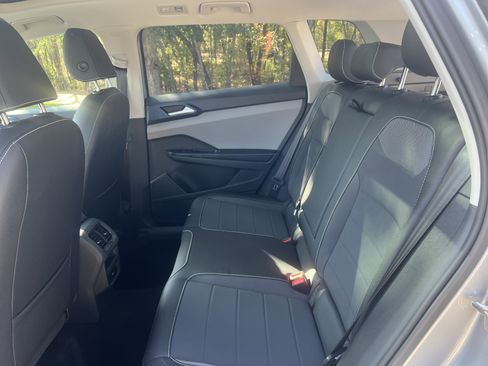 Certified 2024 Volkswagen Taos SE w/ Panoramic Sunroof Package image 30