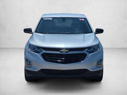 Used 2019 Chevrolet Equinox LS w/ LS Convenience Package FWD image 2