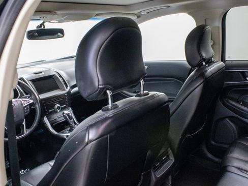 Used 2018 Ford Edge Titanium w/ Technology Package image 8