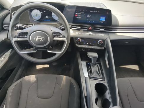 Used 2024 Hyundai Elantra SEL FWD image 15
