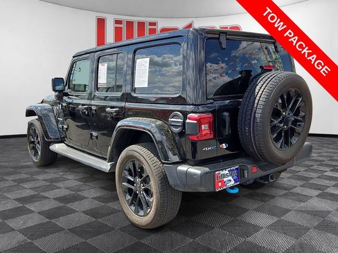 Used 2022 Jeep Wrangler Unlimited Sahara w/ Cold Weather Group AWD/4WD image 6