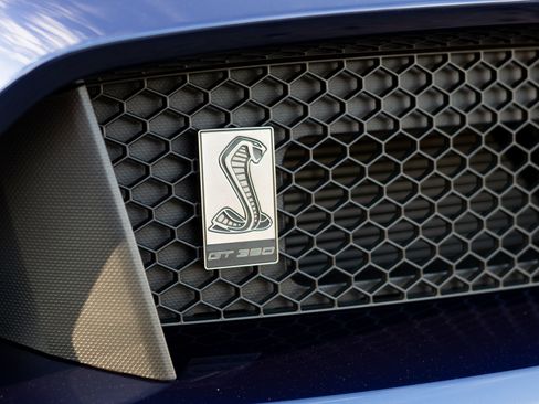 Used 2018 Ford Mustang Shelby GT350 w/ Convenience Package RWD image 2