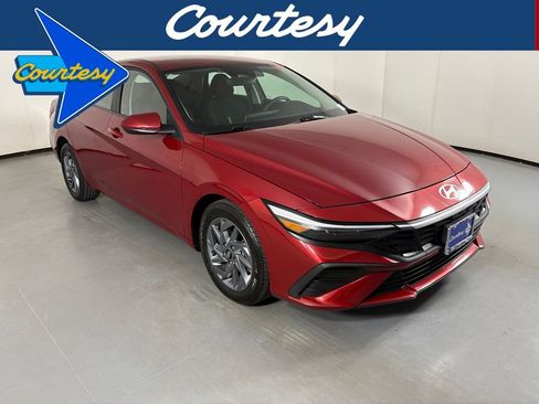 Used 2024 Hyundai Elantra SEL FWD image 1