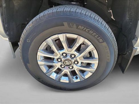 Used 2024 Toyota Tacoma Limited w/ Limited Package (LT) AWD/4WD image 9
