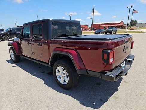 Used 2021 Jeep Gladiator Sport AWD/4WD image 4
