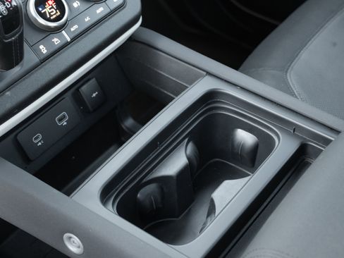 Used 2023 Land Rover Defender 90 X-Dynamic SE image 17