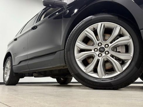 Certified 2023 Ford Edge Titanium image 3