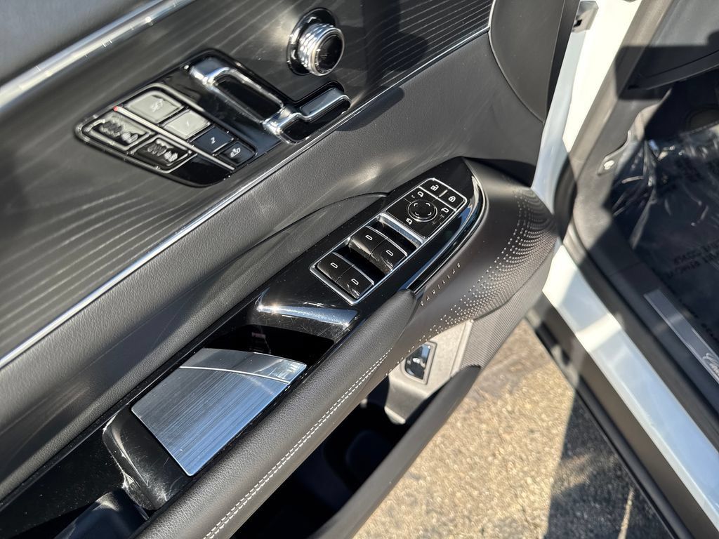 Used 2024 Cadillac Lyriq Luxury RWD image 14