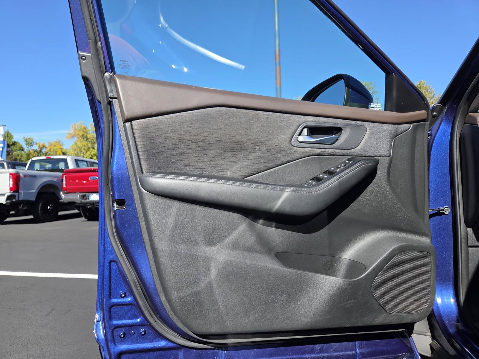 Used 2023 Nissan Rogue SV FWD image 12
