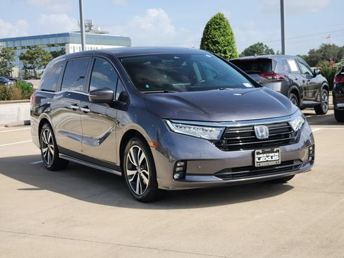 Used 2023 Honda Odyssey Touring image 3