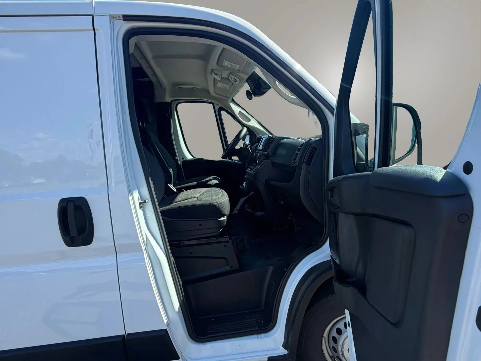 Used 2025 RAM ProMaster 2500 w/ U-Haul Equipment Group FWD image 26