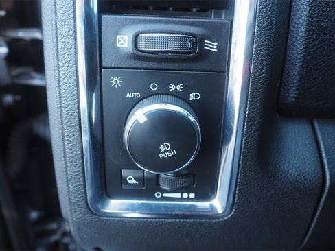 Used 2016 RAM 1500 Laramie w/ Convenience Group image 16