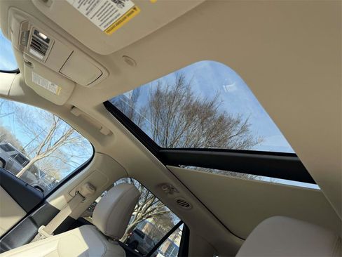 Used 2022 Ford Explorer XLT w/ Equipment Group 202A image 20