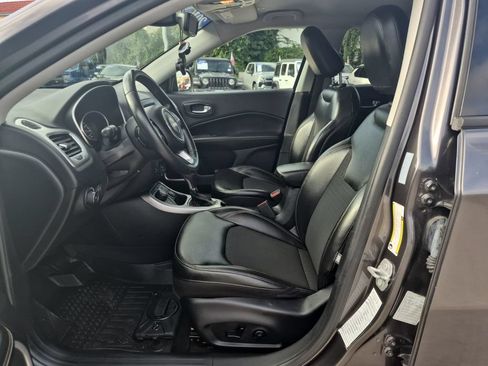 Used 2018 Jeep Compass Latitude w/ Popular Equipment Group AWD/4WD image 11