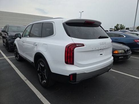 Used 2025 Kia Telluride S FWD image 2