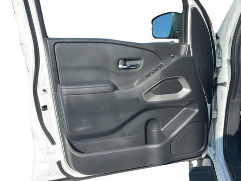Used 2024 Nissan Frontier SV w/ SV Convenience Package RWD image 10