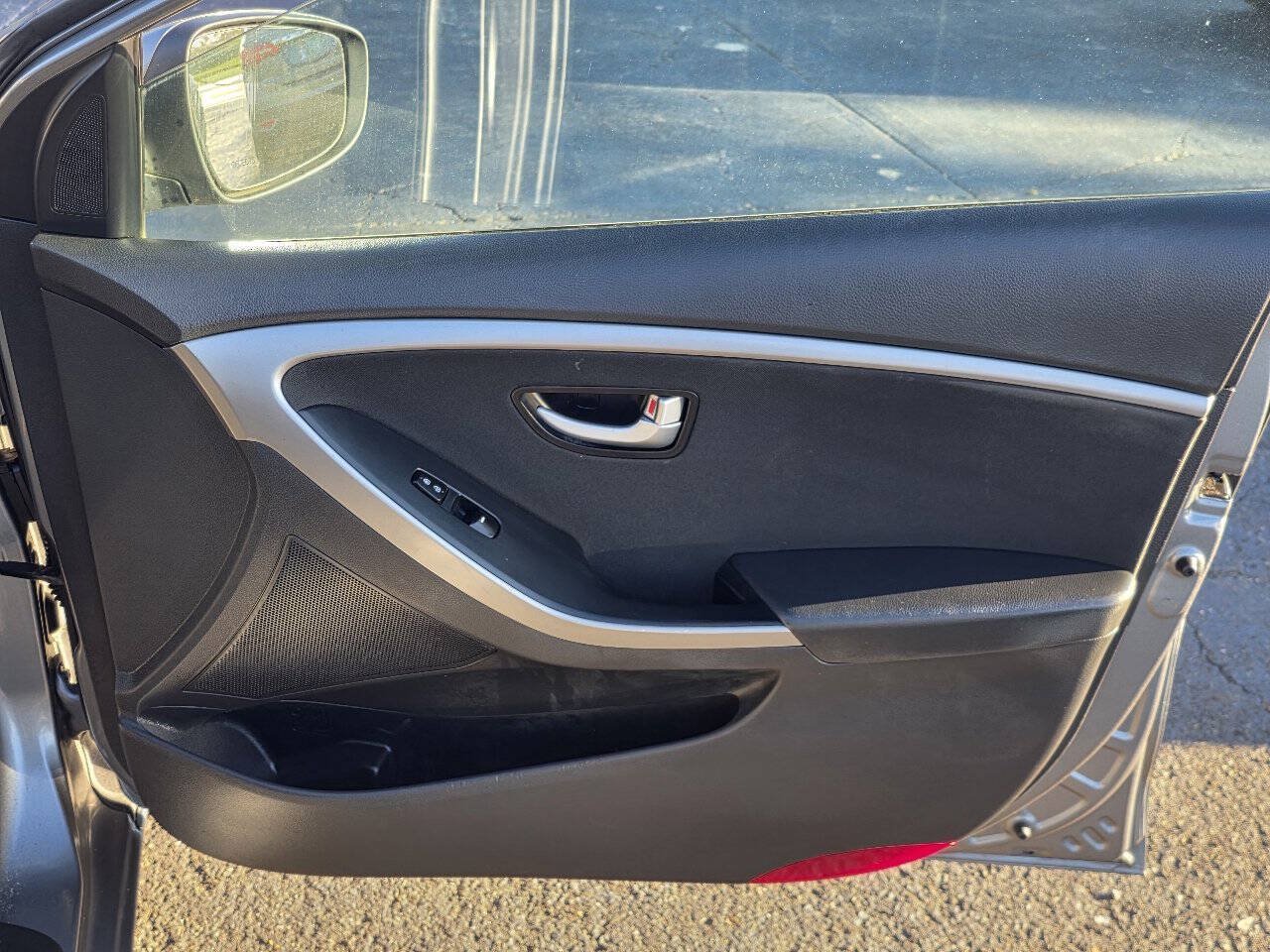 Used 2017 Hyundai Elantra GT FWD image 12