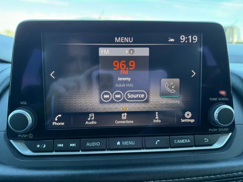 Used 2023 Nissan Rogue SV w/ SV Premium B Package image 31