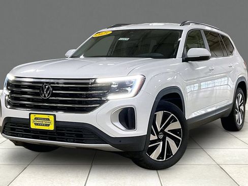 Used 2025 Volkswagen Atlas SE AWD/4WD image 2