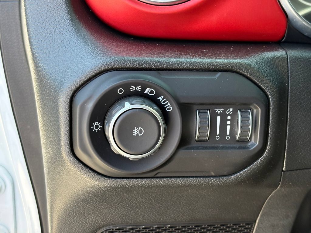 Used 2022 Jeep Wrangler Unlimited Rubicon w/ LED Lighting Group AWD/4WD image 26