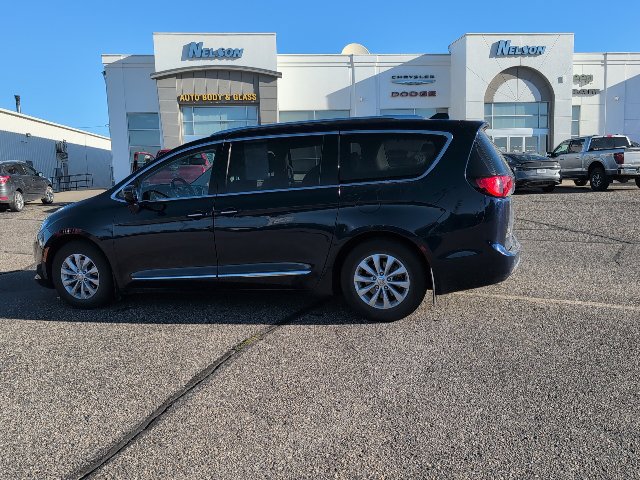 Used 2018 Chrysler Pacifica Touring-L Plus FWD image 9