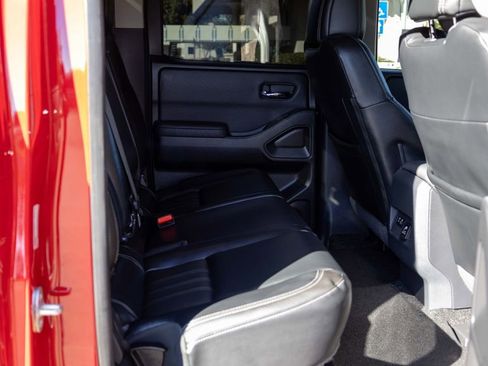 Used 2022 Nissan Frontier SV w/ SV Premium Package image 13