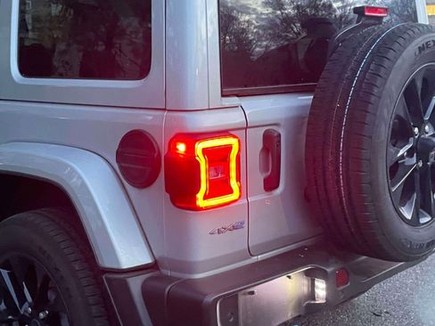 Used 2024 Jeep Wrangler Unlimited Sahara w/ Technology Group image 10