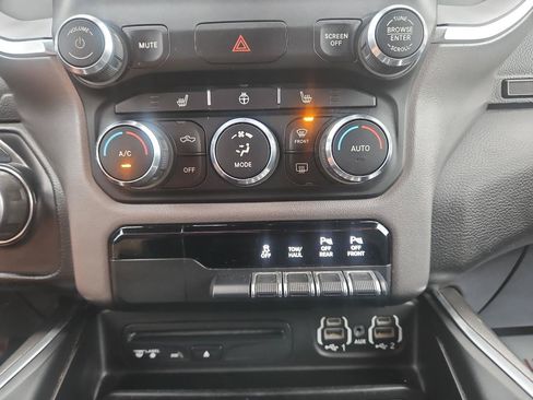 Used 2019 RAM 1500 Big Horn AWD/4WD image 18