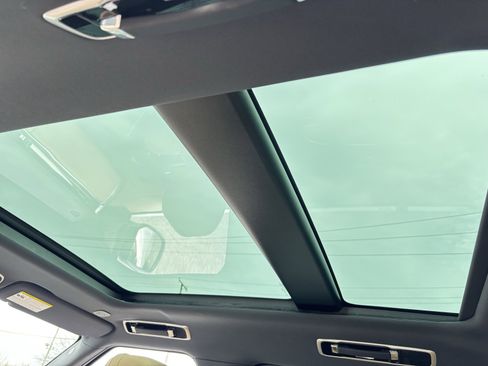 Used 2025 Land Rover Range Rover SE image 5