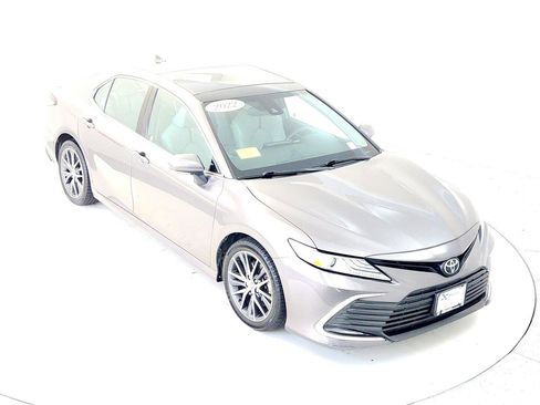 Used 2022 Toyota Camry XLE image 13
