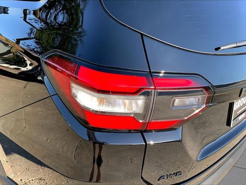 Used 2025 Honda Pilot Black Edition image 29