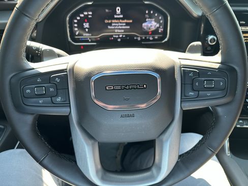 Used 2025 GMC Sierra 1500 Denali w/ Denali Reserve Package AWD/4WD image 13