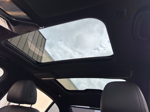 Used 2019 BMW 740i w/ M Sport Package RWD image 11