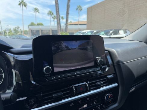 Used 2025 Nissan Pathfinder SV FWD image 24