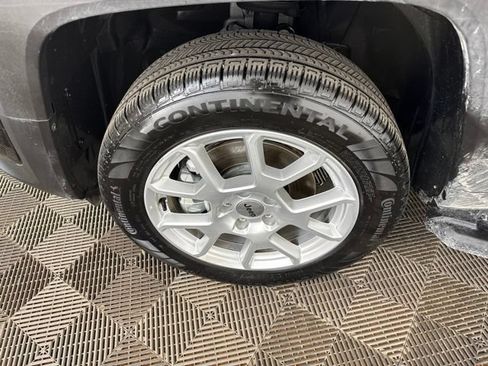 Used 2023 Jeep Renegade Latitude AWD/4WD image 28