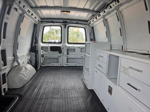 Used 2004 Chevrolet Express 2500 RWD image 17