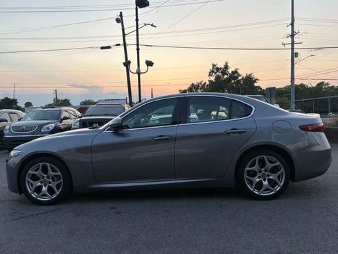 Used 2018 Alfa Romeo Giulia Ti image 2