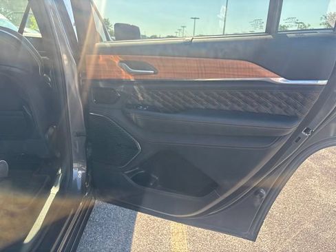 Used 2023 Jeep Grand Cherokee L Summit AWD/4WD image 20
