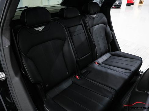 Used 2018 Bentley Bentayga image 53