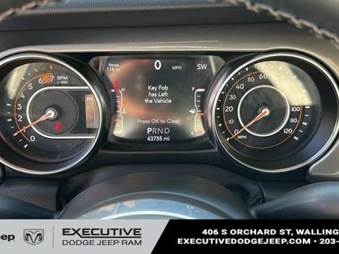 Used 2022 Jeep Wrangler Unlimited Sahara w/ Cold Weather Group AWD/4WD image 13