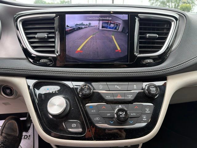 Used 2019 Chrysler Pacifica Limited FWD image 18