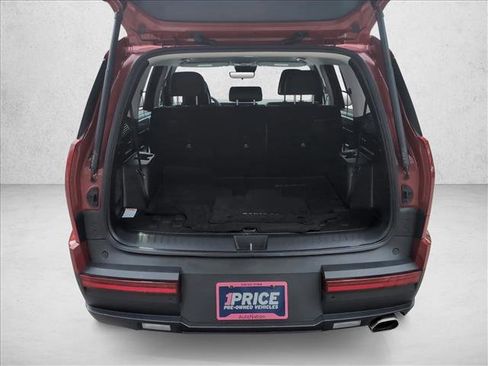 Used 2025 Hyundai Santa Fe SEL FWD image 7