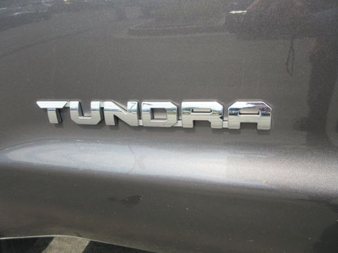 Used 2017 Toyota Tundra SR5 AWD/4WD image 4