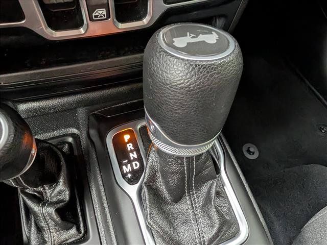 Used 2025 Jeep Wrangler Unlimited Sahara AWD/4WD image 31