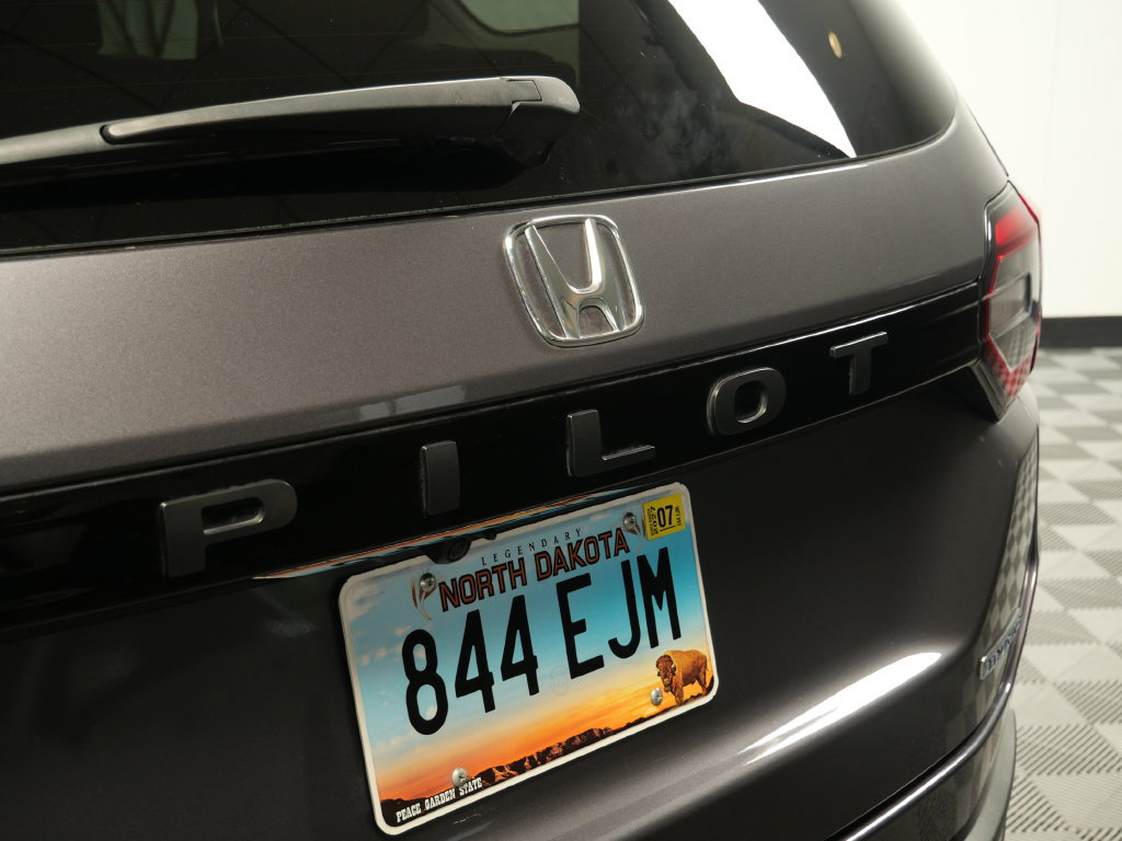 Used 2025 Honda Pilot Touring image 9