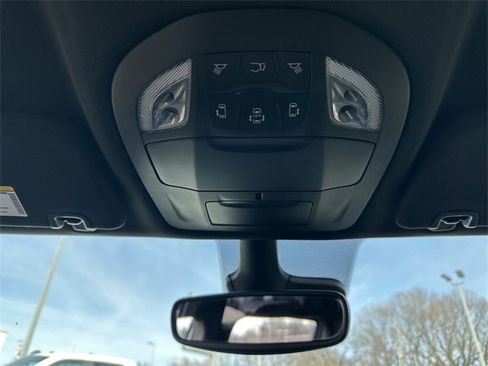 Used 2023 Chrysler Pacifica Touring image 37