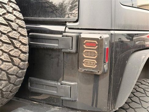 Used 2018 Jeep Wrangler Unlimited Sport S image 9