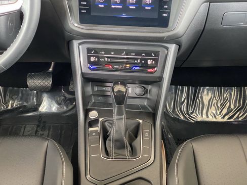 Certified 2023 Volkswagen Tiguan SE w/ Panoramic Sunroof Package FWD image 8